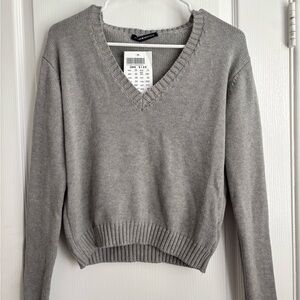 BRANF NEW Brandy Melville Gray V-Neck Women's Sweater